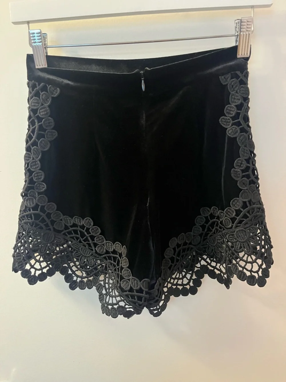 Top Shop Black Lace-Trim Velvet Women's Shorts NWOT/Rise 13- Waist 13 /Size 2 - Picture 2 of 4